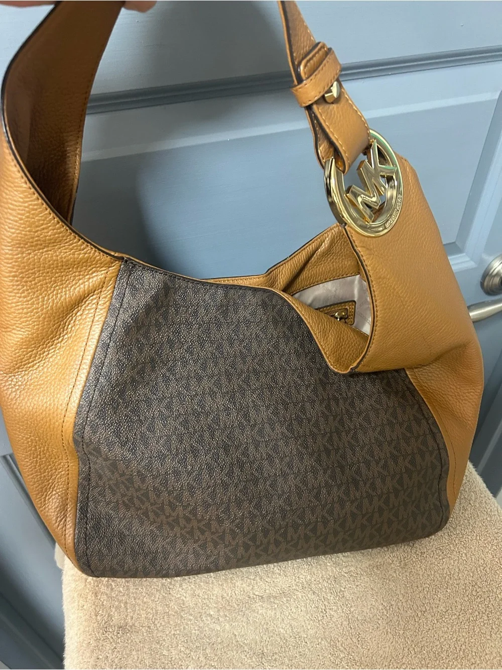 Michael Kors FULTON large hobo style shoulder bag. Used once.